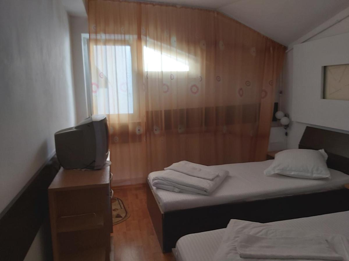 Hotel Turist Resita Eksteriør bilde