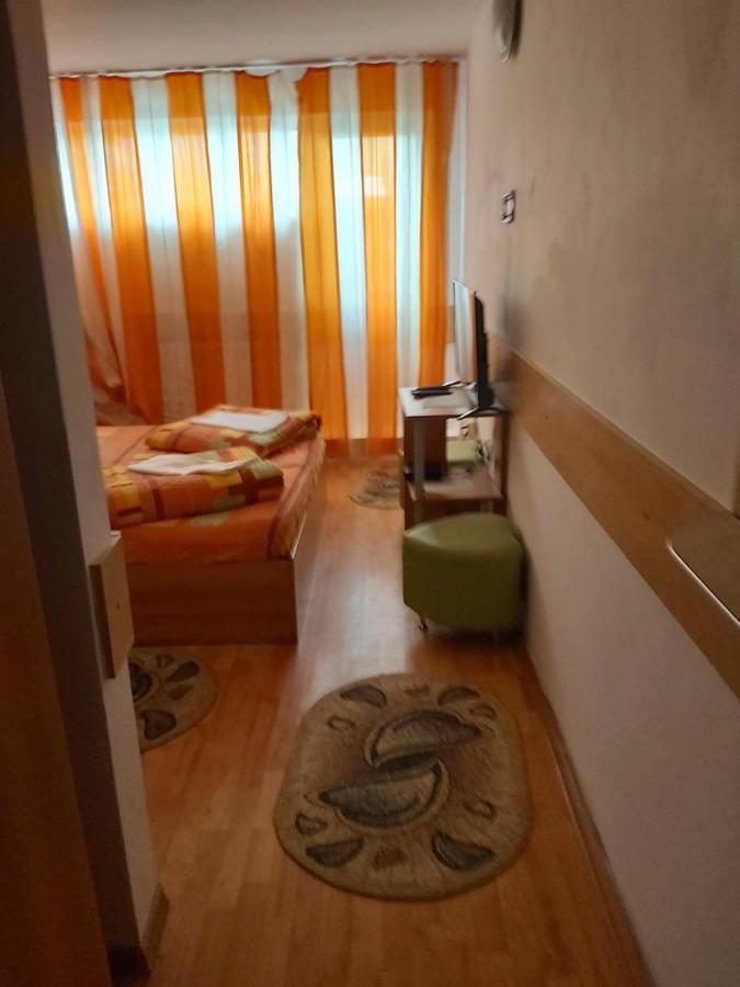 Hotel Turist Resita Eksteriør bilde